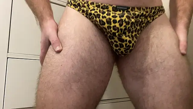 Snapshot of BrianJohnson_ chatting on 11-04-25, 10:03 BrianJohnson online show from 11-04-25, 10:03