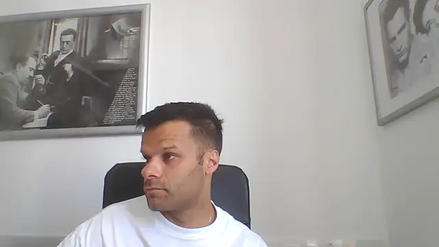 Snapshot of FROCETTO93 chatting on 07-06-26, 11:18 FROCETTO93 online show from 07-06-26, 11:18