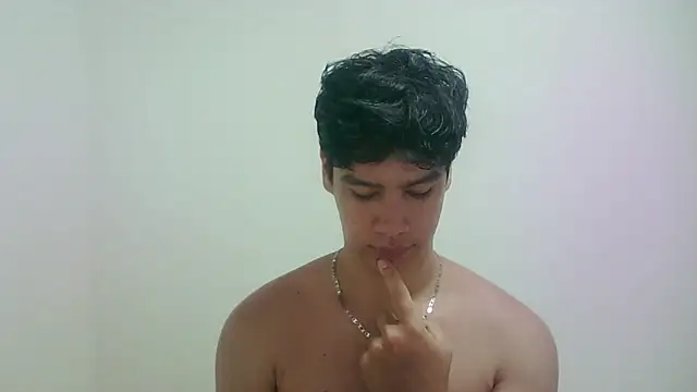 Snapshot of zeus_181 chatting on 05-14-26, 12:17 zeus 181 online show from 05-14-26, 12:17