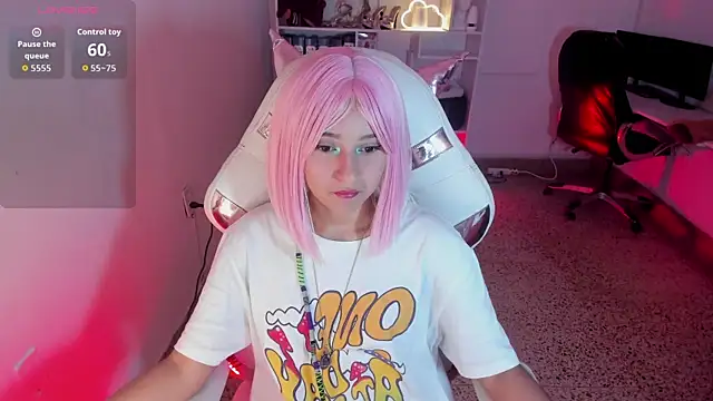 Snapshot of Molly_sweetlove chatting on 11-26-25, 06:53 Molly sweetlove online show from 11-26-25, 06:53