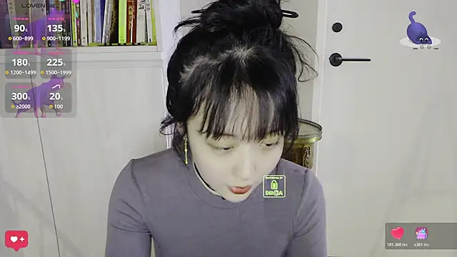 Snapshot of Etherealcat33 chatting on 03-23-26, 06:39 Etherealcat33 online show from 03-23-26, 06:39