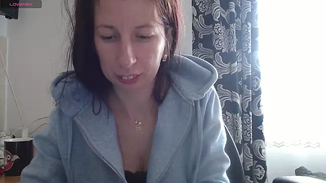 Snapshot of RosieHayes chatting on 11-17-25, 10:21 RosieHayes online show from 11-17-25, 10:21