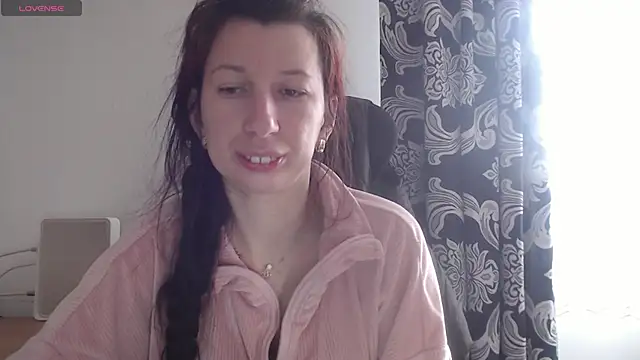 Snapshot of RosieHayes chatting on 11-25-25, 09:31 RosieHayes online show from 11-25-25, 09:31