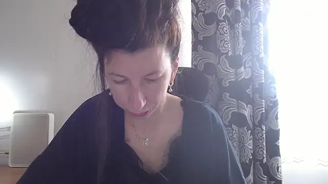 Snapshot of RosieHayes chatting on 11-26-25, 08:37 RosieHayes online show from 11-26-25, 08:37