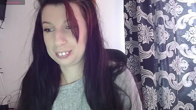 Snapshot of RosieHayes chatting on 12-14-25, 11:15 RosieHayes online show from 12-14-25, 11:15