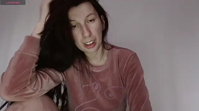 Snapshot of RosieHayes chatting on 02-07-26, 12:53 RosieHayes online show from 02-07-26, 12:53