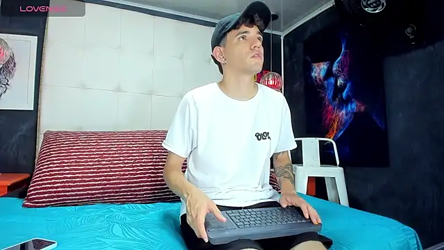 Matteo12  online show from 09-12-25, 04:12