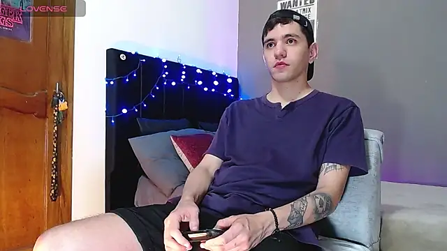 Matteo12  online show from 12-04-25, 04:22