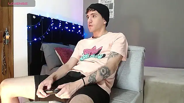 Matteo12  online show from 12-05-25, 03:48