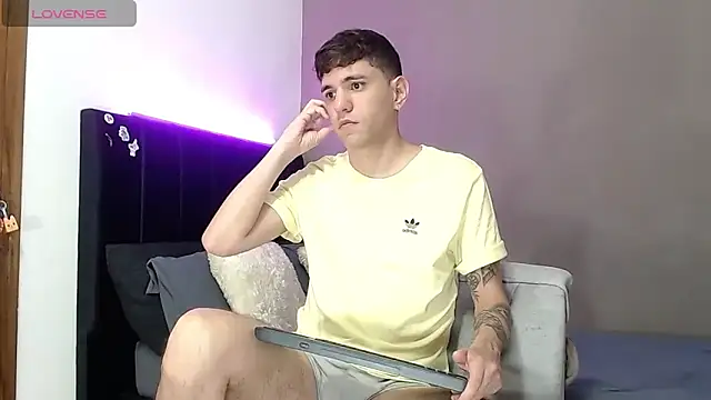 Matteo12  online show from 04-12-26, 03:44