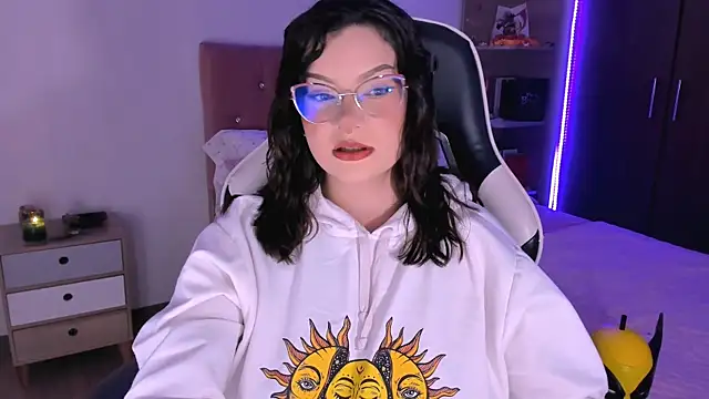 OphelianaRose33 online show from 09-29-25, 08:24