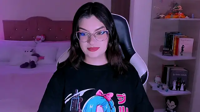 Snapshot of OphelianaRose33 chatting on 12-19-25, 10:28 OphelianaRose33 online show from 12-19-25, 10:28