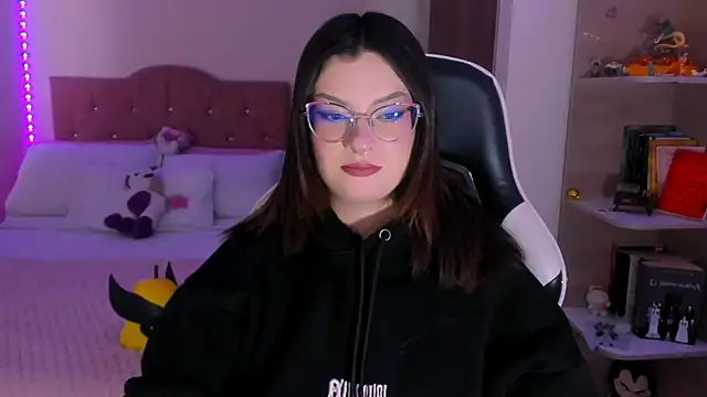 Snapshot of OphelianaRose33 chatting on 01-17-26, 08:56 OphelianaRose33 online show from 01-17-26, 08:56