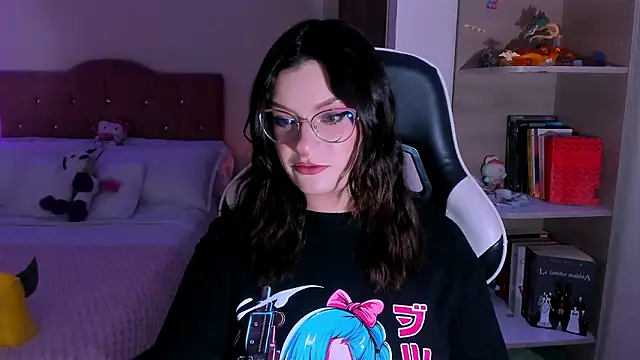 Snapshot of OphelianaRose33 chatting on 02-23-26, 10:18 OphelianaRose33 online show from 02-23-26, 10:18