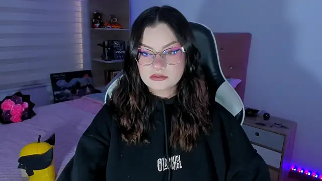 OphelianaRose33 online show from 06-10-26, 10:41
