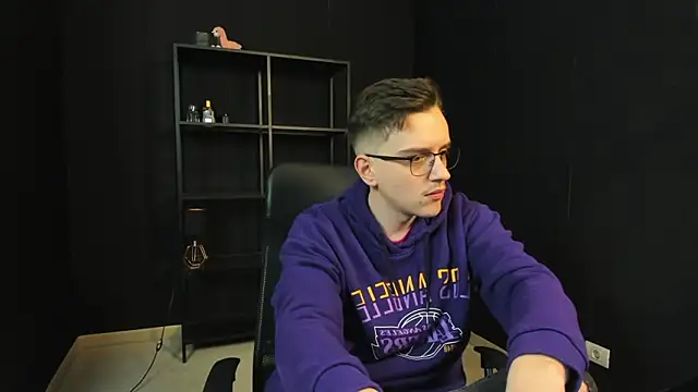 Snapshot of FelixStarkk chatting on 04-30-26, 04:30 FelixStarkk online show from 04-30-26, 04:30
