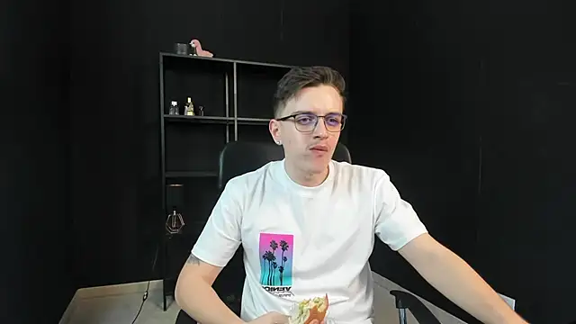 Snapshot of FelixStarkk chatting on 05-06-26, 04:19 FelixStarkk online show from 05-06-26, 04:19