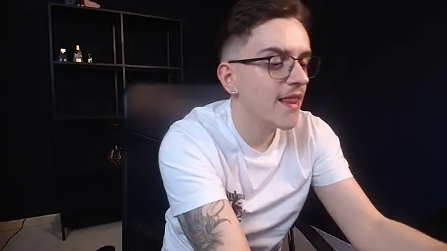 Snapshot of FelixStarkk chatting on 05-16-26, 10:36 FelixStarkk online show from 05-16-26, 10:36