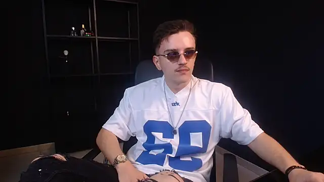 Snapshot of FelixStarkk chatting on 06-06-26, 04:39 FelixStarkk online show from 06-06-26, 04:39