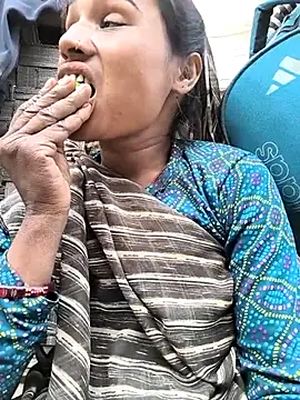 Snapshot of Hot_raaani chatting on 12-16-25, 10:31 Hot raaani online show from 12-16-25, 10:31