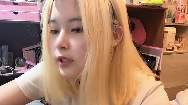 Snapshot of luna51888 chatting on 10-22-25, 12:38 luna51888 online show from 10-22-25, 12:38