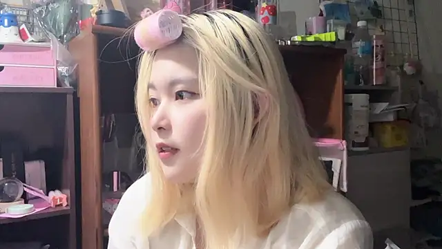 Snapshot of luna51888 chatting on 10-31-25, 06:53 luna51888 online show from 10-31-25, 06:53