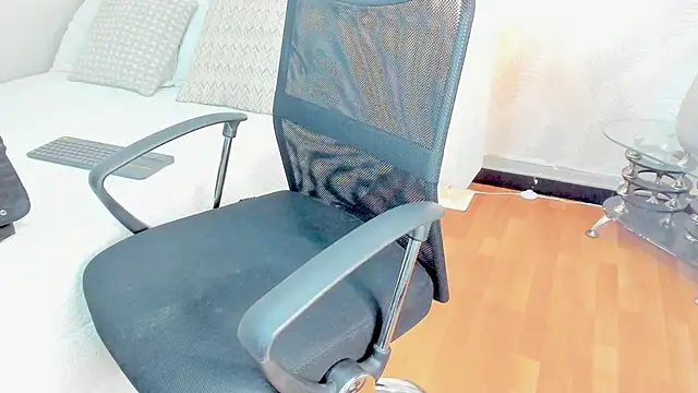 Emilly Beaumont online show from 10-05-25, 01:42