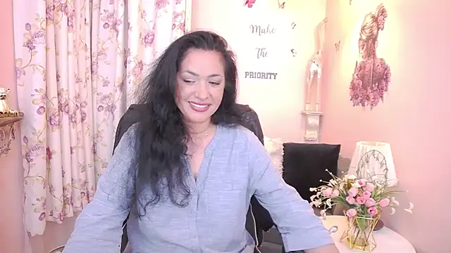 Snapshot of MyLovOne chatting on 05-12-26, 12:35 MyLovOne online show from 05-12-26, 12:35