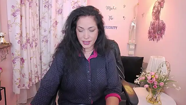 Snapshot of MyLovOne chatting on 05-17-26, 12:23 MyLovOne online show from 05-17-26, 12:23