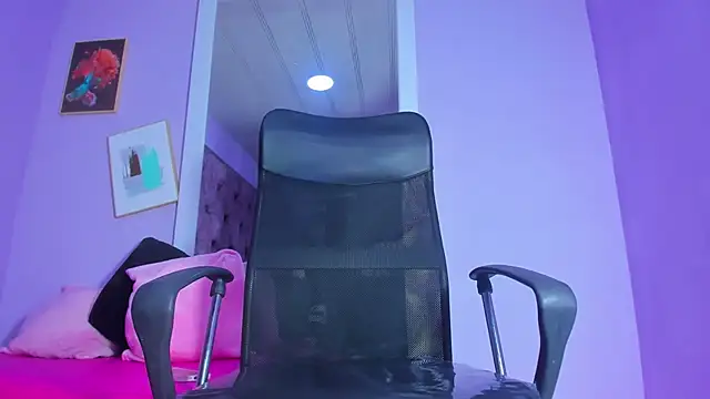 Emy Latin online show from 11-13-25, 08:19