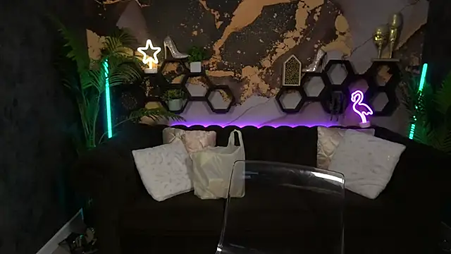 Snapshot of DiamondGoldie chatting on 09-14-25, 08:46 DiamondGoldie online show from 09-14-25, 08:46