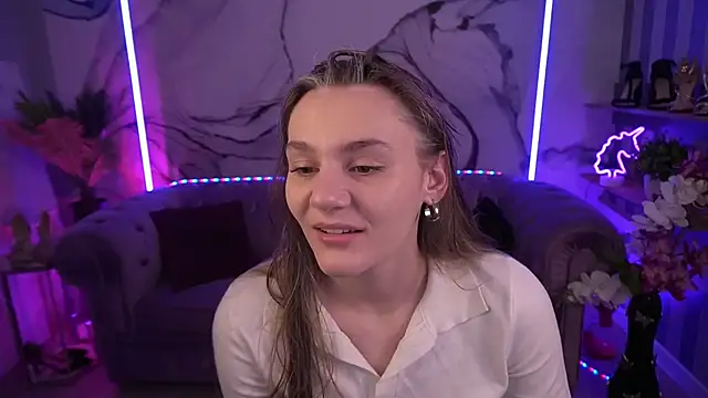 Snapshot of DiamondGoldie chatting on 09-24-25, 06:50 DiamondGoldie online show from 09-24-25, 06:50