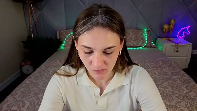 Snapshot of DiamondGoldie chatting on 10-13-25, 07:30 DiamondGoldie online show from 10-13-25, 07:30