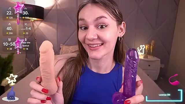 Snapshot of DiamondGoldie chatting on 11-25-25, 02:06 DiamondGoldie online show from 11-25-25, 02:06