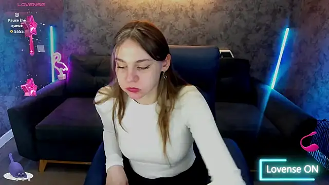 Snapshot of DiamondGoldie chatting on 12-05-25, 06:44 DiamondGoldie online show from 12-05-25, 06:44