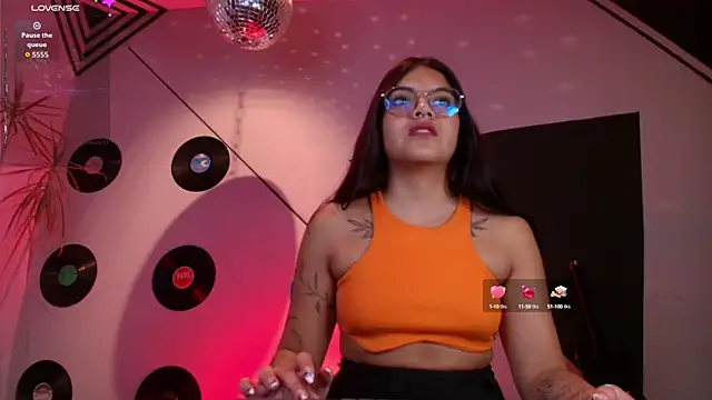 Lilith and Khloe online show from 09-20-25, 11:33