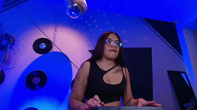 Lilith and Khloe online show from 10-08-25, 11:30