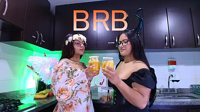 Lilith and Khloe online show from 11-04-25, 11:20