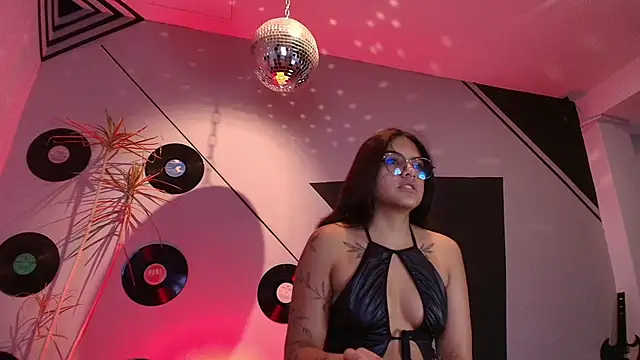 Lilith and Khloe online show from 11-05-25, 11:21