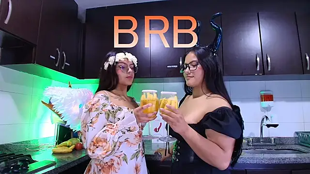 Lilith and Khloe online show from 11-06-25, 11:22