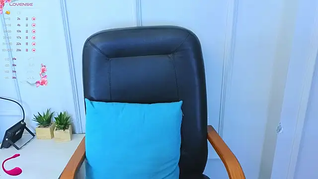 Kuro Ren online show from 10-13-25, 12:38