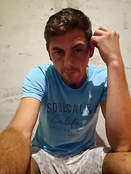 Snapshot of Alex-andru88 chatting on 10-10-25, 07:35 Alex-andru88 online show from 10-10-25, 07:35