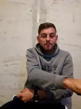 Snapshot of Alex-andru88 chatting on 10-12-25, 02:27 Alex-andru88 online show from 10-12-25, 02:27