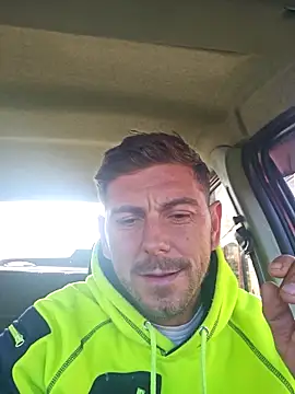 Snapshot of Alex-andru88 chatting on 10-17-25, 07:00 Alex-andru88 online show from 10-17-25, 07:00