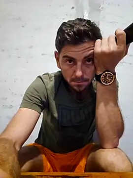 Snapshot of Alex-andru88 chatting on 10-24-25, 04:14 Alex-andru88 online show from 10-24-25, 04:14