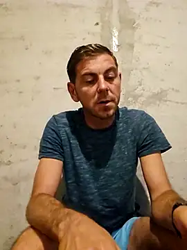 Snapshot of Alex-andru88 chatting on 10-28-25, 05:22 Alex-andru88 online show from 10-28-25, 05:22