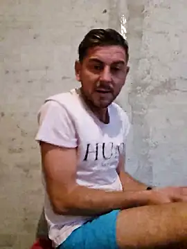 Snapshot of Alex-andru88 chatting on 11-18-25, 09:47 Alex-andru88 online show from 11-18-25, 09:47