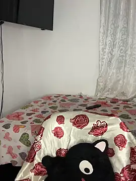 Snapshot of Linda_Bellucci chatting on 10-11-25, 05:17 Linda Bellucci online show from 10-11-25, 05:17