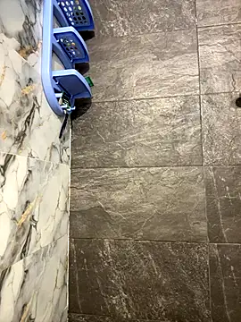 Snapshot of Linda_Bellucci chatting on 12-17-25, 08:04 Linda Bellucci online show from 12-17-25, 08:04