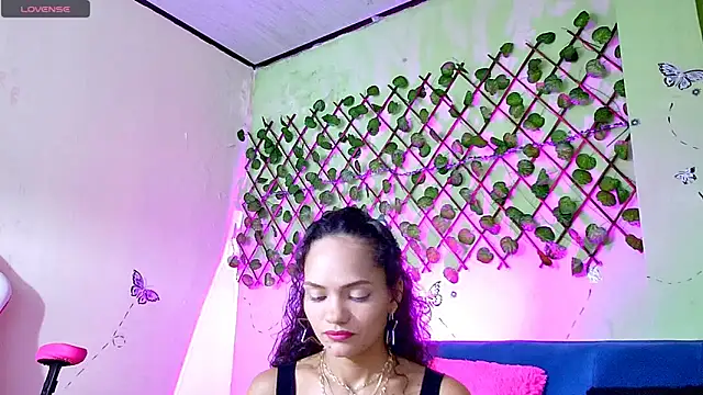 Snapshot of Karen_Ariass chatting on 05-11-26, 01:39 Karen Ariass online show from 05-11-26, 01:39